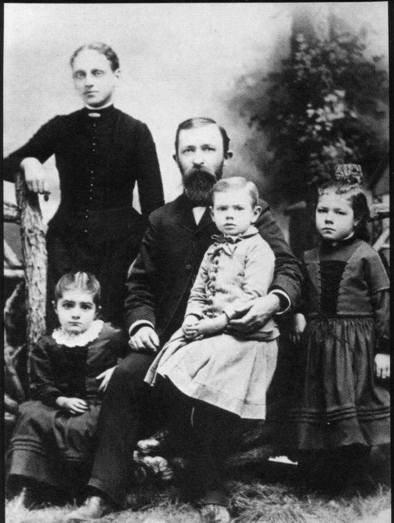 Dr.-John-Harvey-Kellogg-and-Family